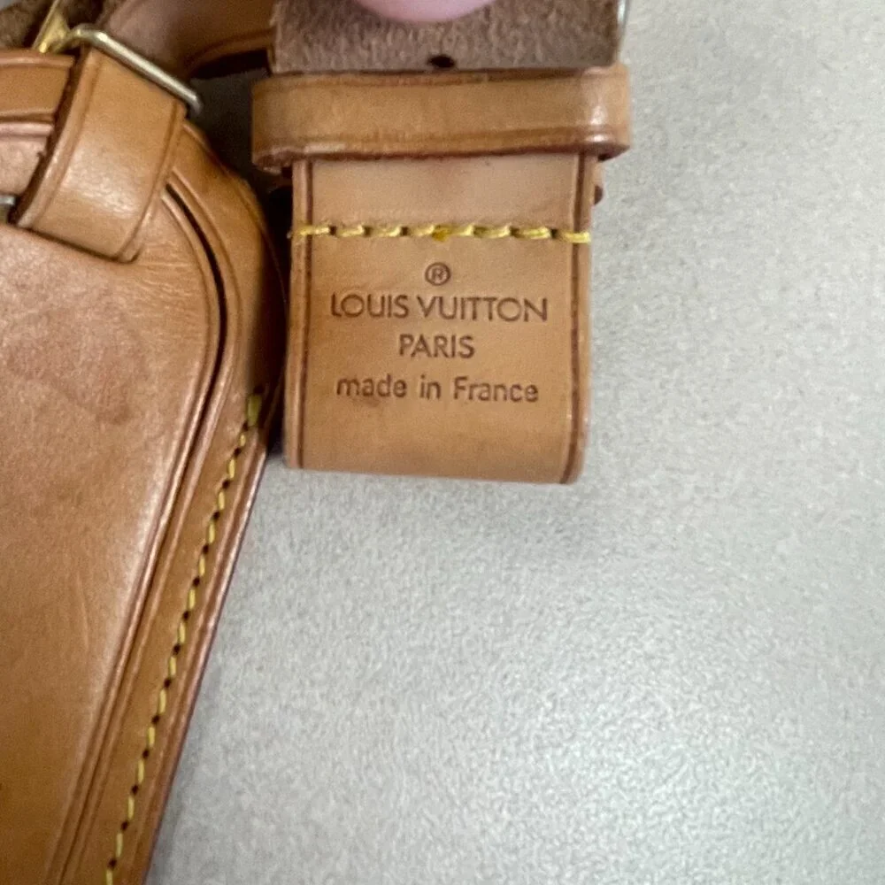 Louis Vuitton Vintage Vachetta Leather Luggage Tag w/ Buckle.- Preowned